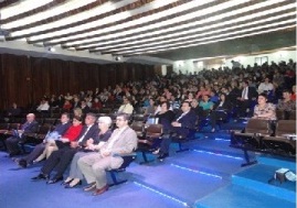 Fotografía de las y los asistentes al seminario en el auditorio Miguel Blanco Quirós. 